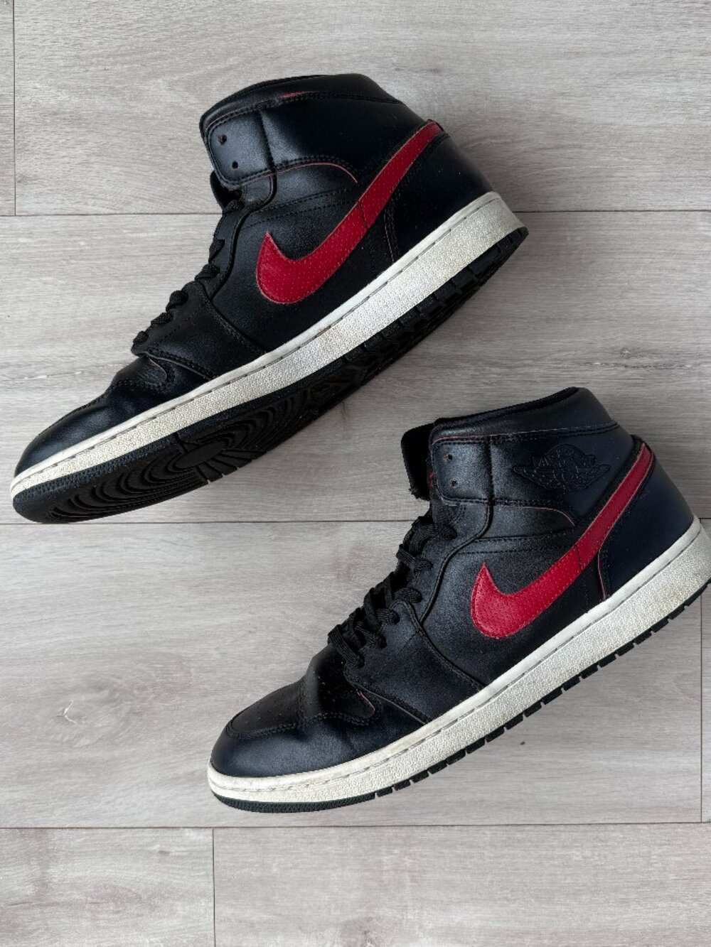 Nike Air Jordan 1 Retro Mid Black Leather 12